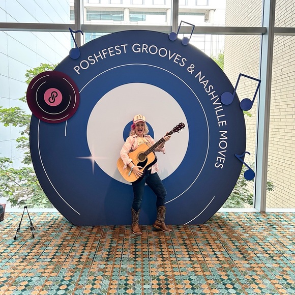 ๐Like for shows๐ - Picture 5 of 15